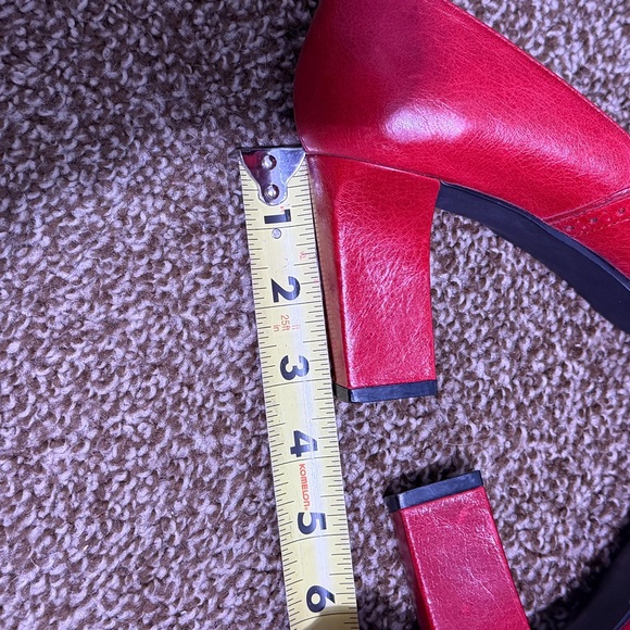 Naturalizer Red Leather Fringe Loafer Heels Pumps Women's Size 8 Brogue Detail - Picture 8 of 9